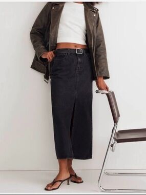 Madewell Black Mid-Rise Denim Skirt with Front Seam Detail